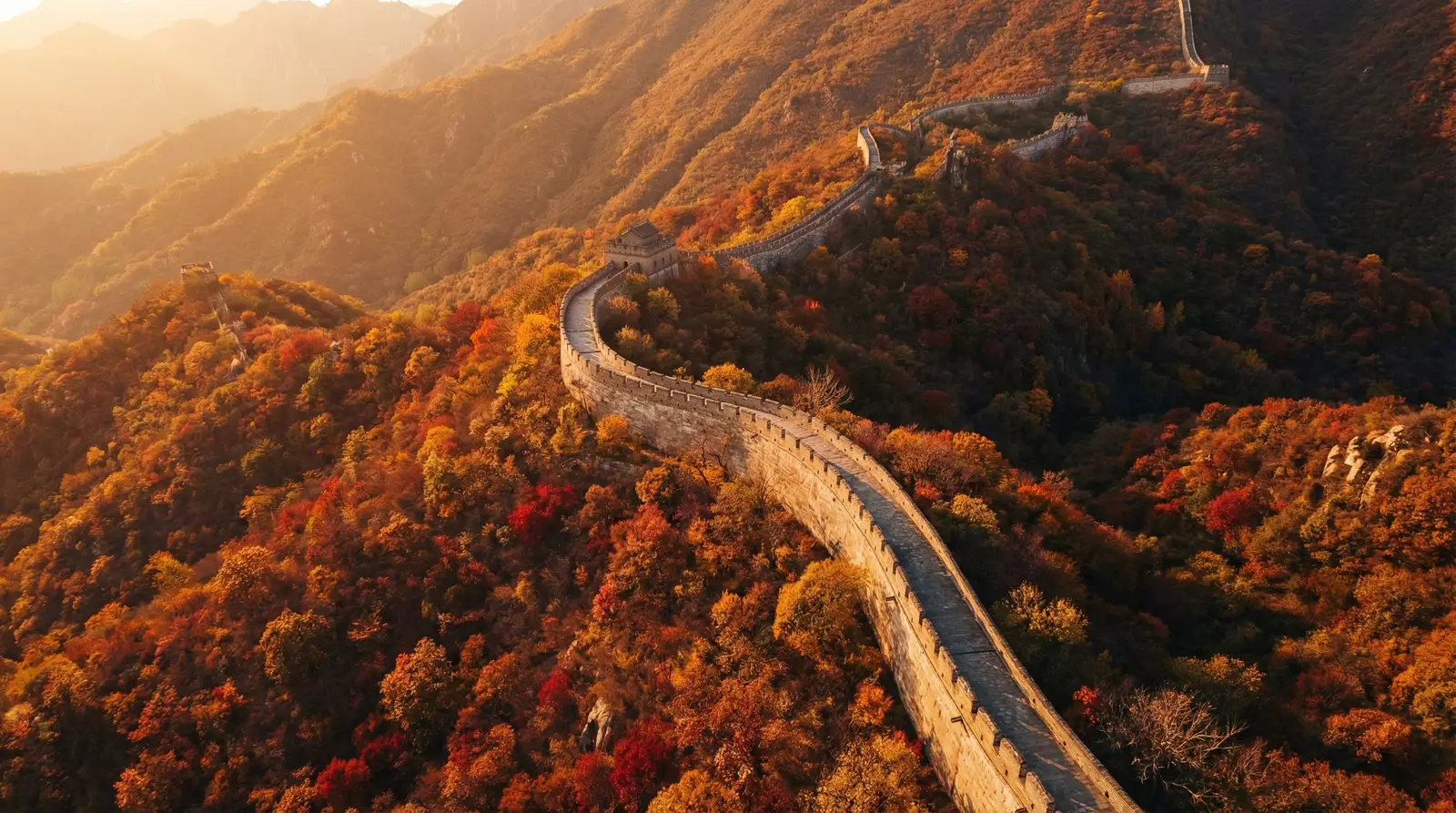 三个老头把我当母狗 秋日长城航拍全景
